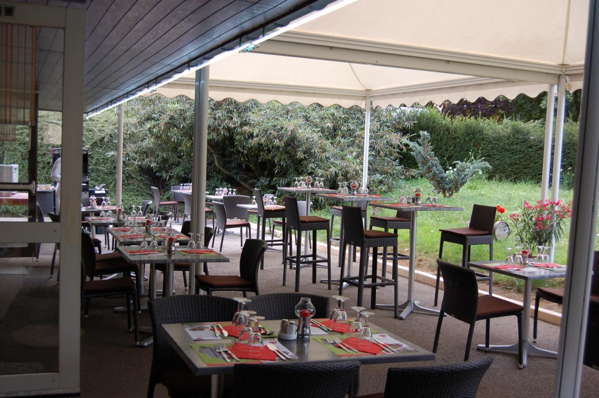 Logis Hotel Lons-Le-Saunier - Restaurant Le Grill Restaurant photo