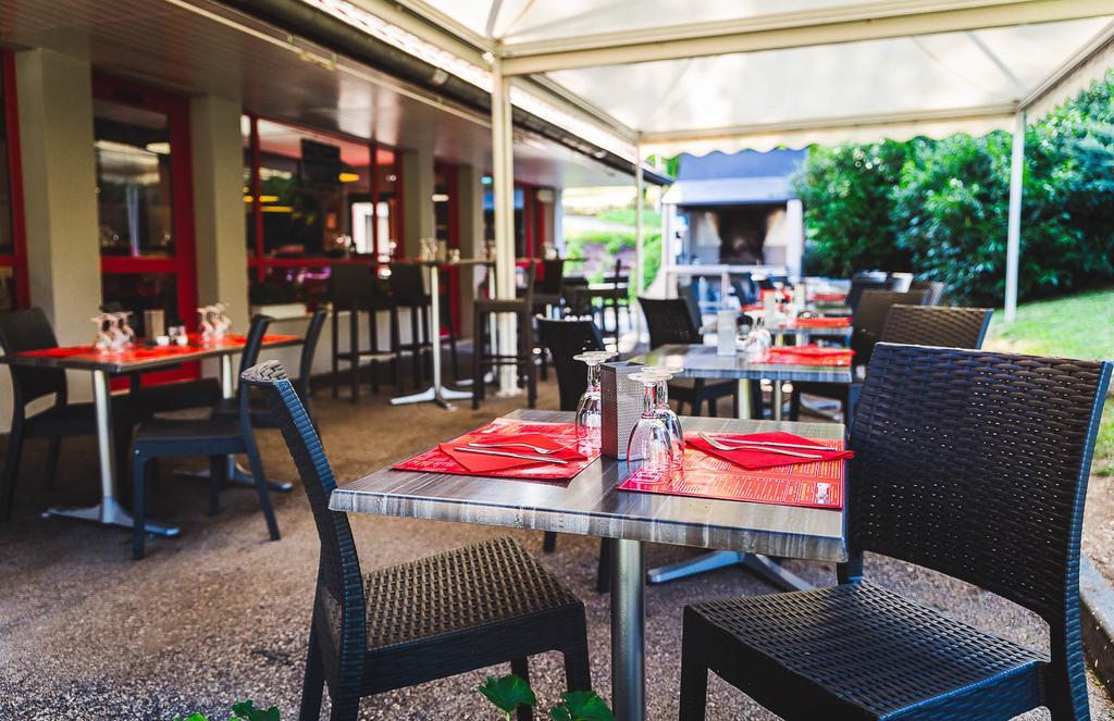 Logis Hotel Lons-Le-Saunier - Restaurant Le Grill Exterior photo