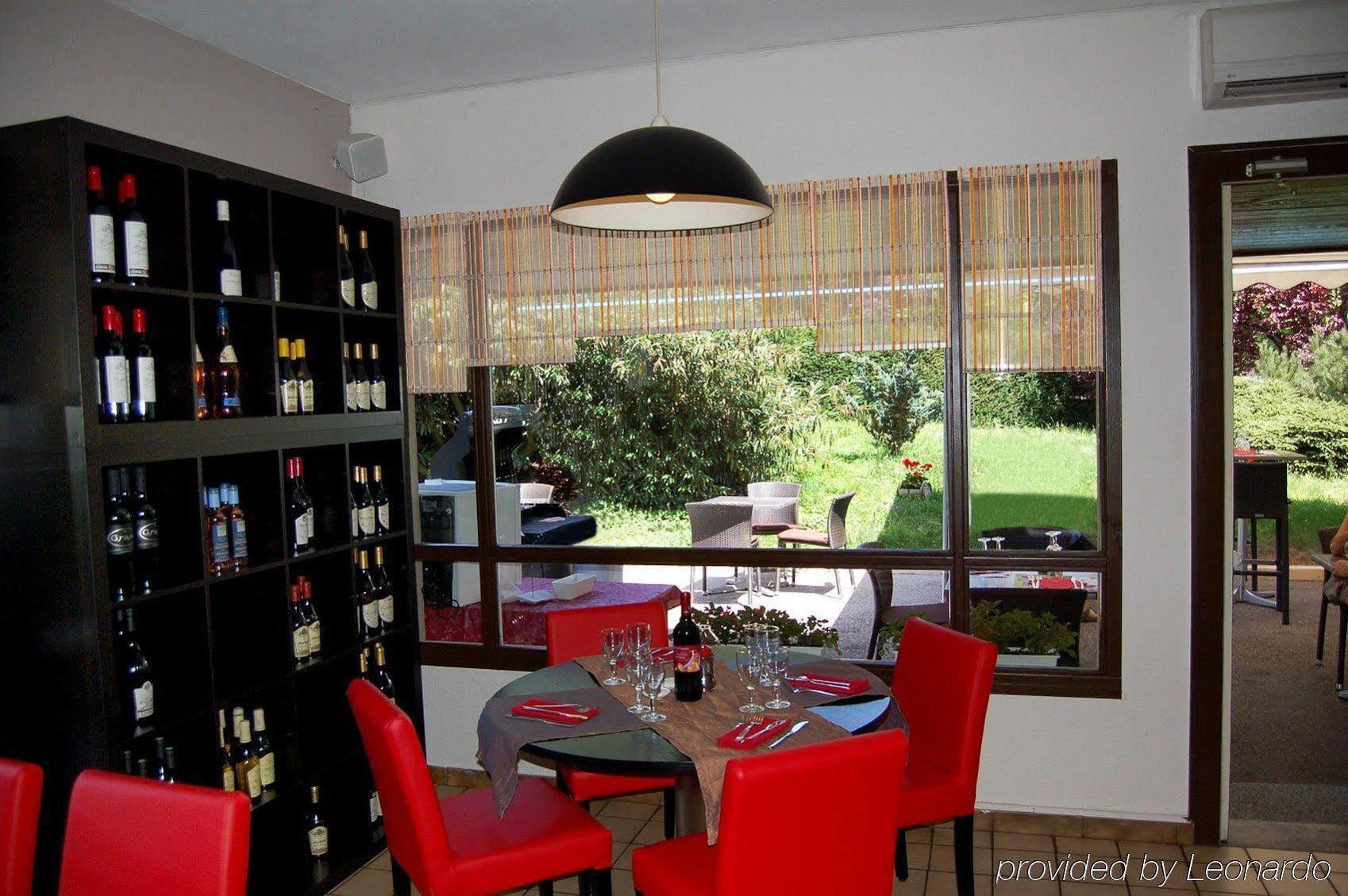 Logis Hotel Lons-Le-Saunier - Restaurant Le Grill Exterior photo