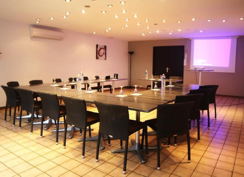 Logis Hotel Lons-Le-Saunier - Restaurant Le Grill Exterior photo